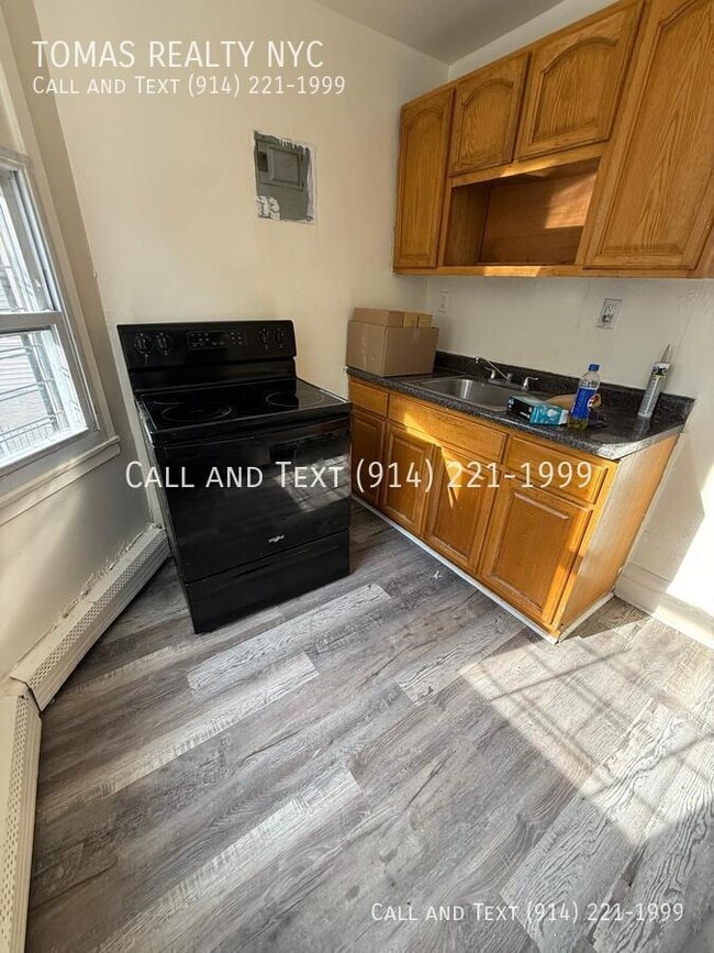 153 Stanley Ave in Yonkers, NY - Building Photo - Building Photo