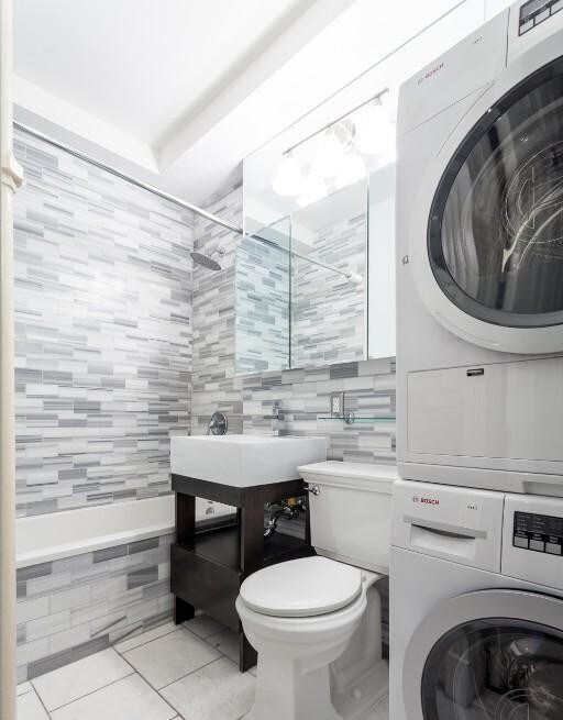 562 Hudson St in New York, NY - Building Photo - Building Photo
