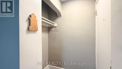 725 Melbourne Ave in Ottawa, ON - Building Photo - Building Photo