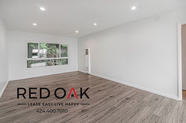 3401 Club Dr in Los Angeles, CA - Building Photo - Building Photo