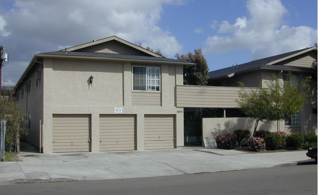 3875 Van Dyke Ave in San Diego, CA - Building Photo - Building Photo