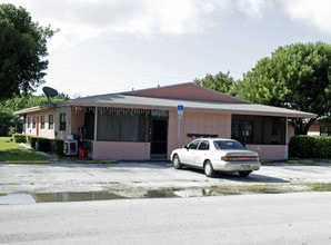 Gardens Apartments in Palmetto Bay, FL - Building Photo - Building Photo