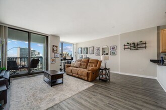 501 N Clinton St in Chicago, IL - Building Photo - Building Photo