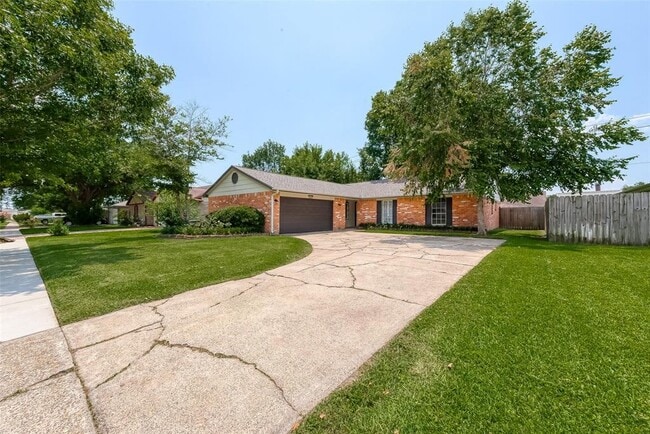 10006 Rocky Hollow Rd in La Porte, TX - Building Photo - Building Photo