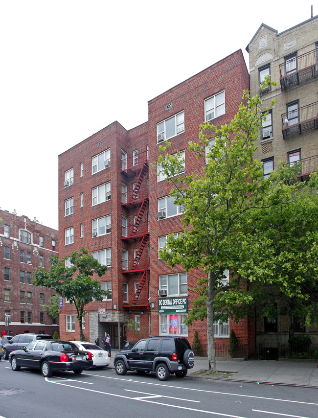 2925 Grand Concourse in Bronx, NY - Foto de edificio - Building Photo