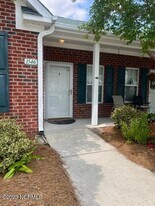 1546 Honeybee Ln in Wilmington, NC - Building Photo