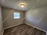 512 Meadowbrook Dr photo'