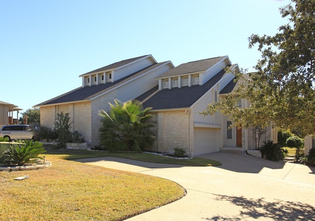 Greens Of Lake Travis Condominiums in Lago Vista, TX - Foto de edificio - Building Photo