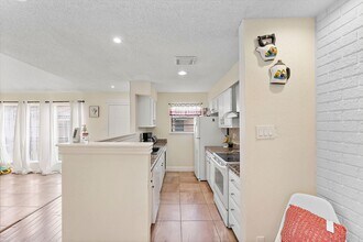 2419 Briarwest Blvd in Houston, TX - Building Photo - Building Photo