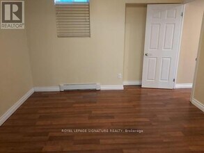 60 Hazelmere Dr in Richmond Hill, ON - Building Photo - Building Photo