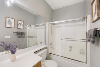 1536 Alicia Way in Sacramento, CA - Building Photo - Building Photo
