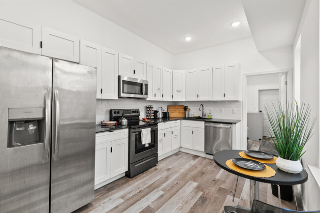1711 Edgley St, Unit 2 in Philadelphia, PA - Building Photo - Building Photo