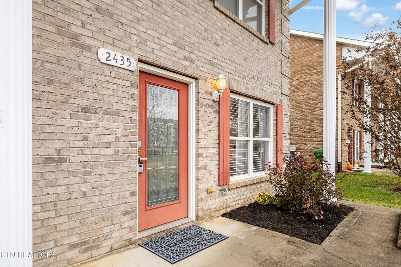 2435 Hallerins Ct in Maryville, TN - Foto de edificio