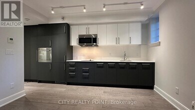 2-102 Clarendon Ave in Toronto, ON - Building Photo - Building Photo