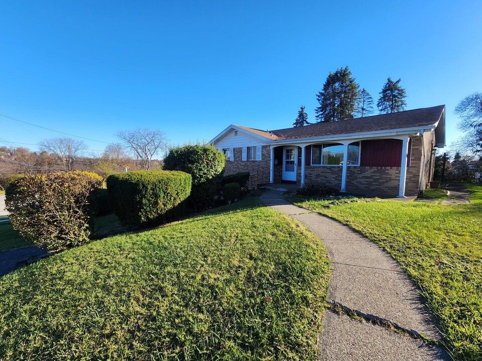 103 Rodgers Pl in North Versailles, PA - Building Photo