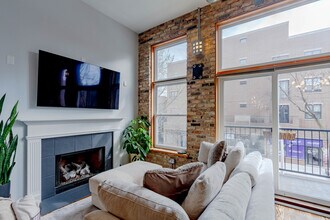 3226 N Sheffield Ave in Chicago, IL - Building Photo - Building Photo