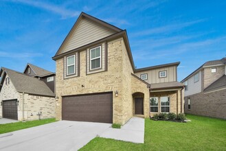 4239 Wyanngate Dr in Spring, TX - Foto de edificio - Building Photo
