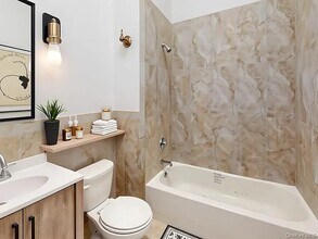 5104 Post Rd in Bronx, NY - Building Photo - Building Photo