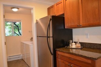 1007 156th Ave NE-Unit -#B313 in Bellevue, WA - Foto de edificio - Building Photo