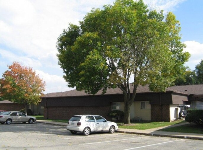 Tudor Villas Apartments in Coralville, IA - Building Photo