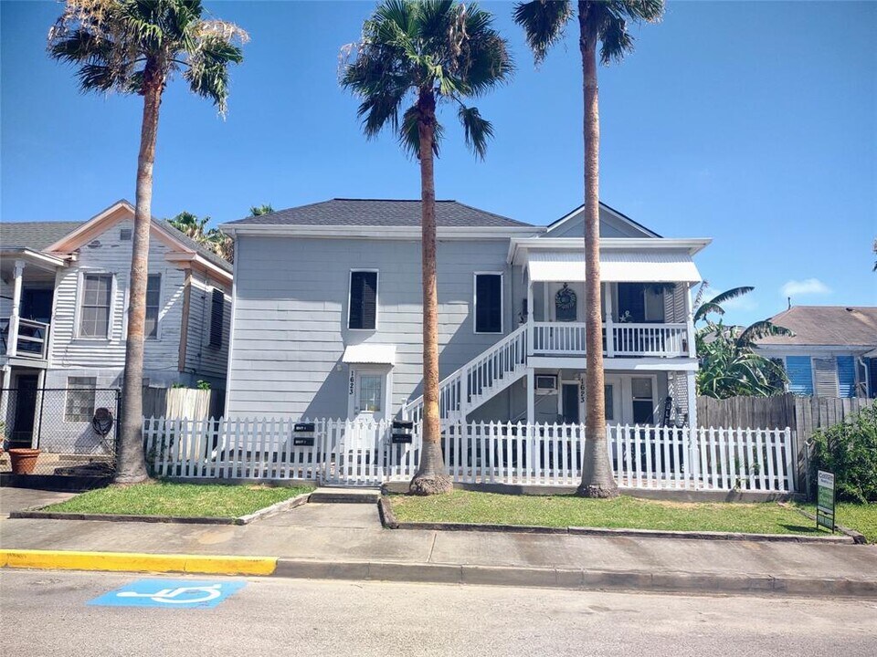 1623 Ave N 1/2-Unit -2 in Galveston, TX - Building Photo
