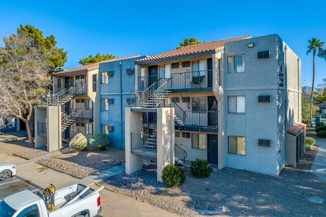Ridge on Charleston in Las Vegas, NV - Building Photo - Building Photo