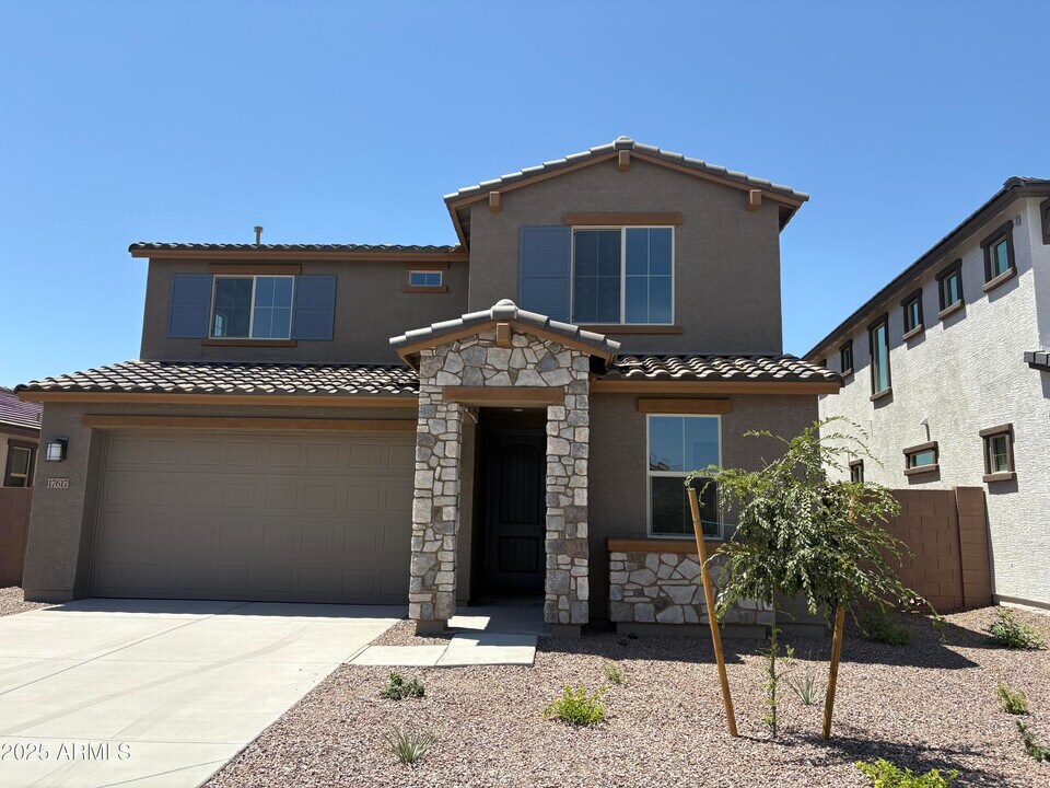 17617 W Georgia Ave in Litchfield Park, AZ - Building Photo