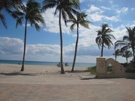 326 Harrison St, Unit 103A in Hollywood, FL - Building Photo