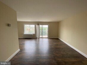 1001 Chillum Rd-Unit -414 in Hyattsville, MD - Building Photo - Building Photo