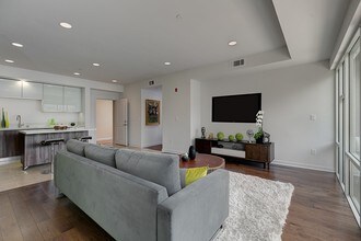 Millard Place in Altadena, CA - Foto de edificio - Building Photo