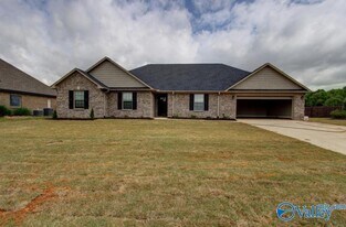 22947 Pin Oak Dr in Athens, AL - Building Photo