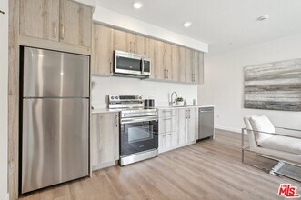 222 N Alvarado St in Los Angeles, CA - Building Photo - Building Photo