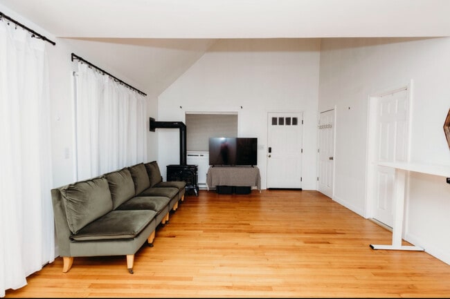 41 Hilltop Ave, Unit 2