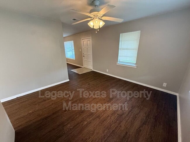 101 Pine St in Keene, TX - Building Photo - Building Photo