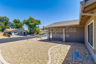 225 Millbrook Way in Vacaville, CA - Building Photo - Building Photo