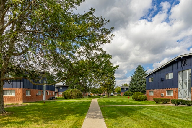 Cedar Creek Apartments in Okemos, MI - Building Photo - Building Photo