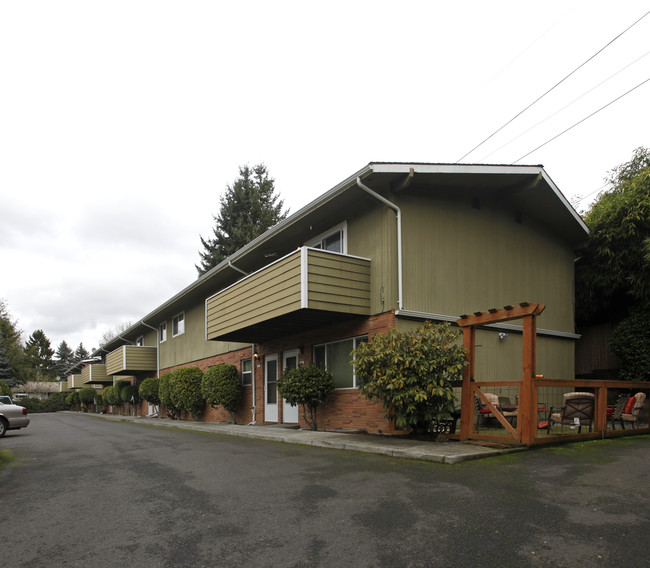 Barbur Heights Deluxe Terrace Apartments in Portland, OR - Foto de edificio - Building Photo