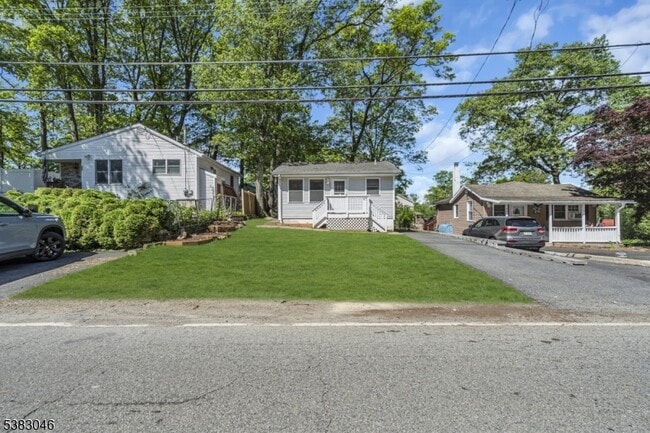 406 Brooklyn Mountain Rd in Hopatcong, NJ - Building Photo - Building Photo