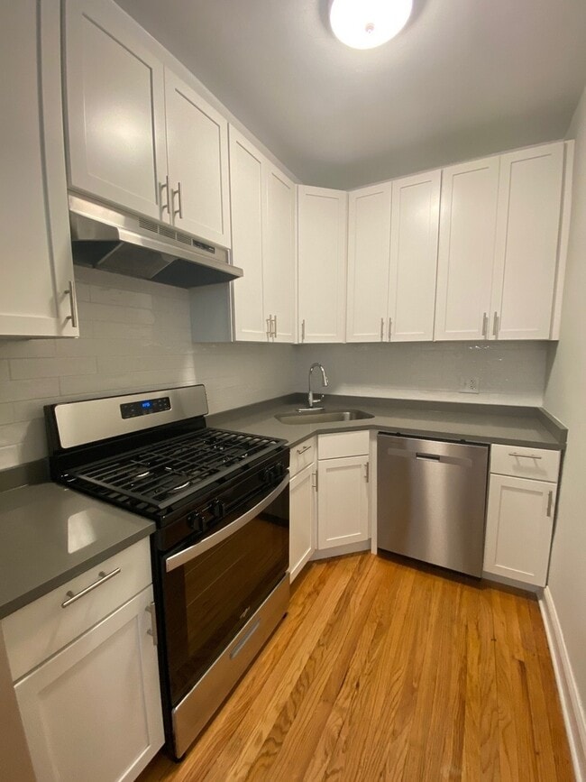 1525 W Estes Ave in Chicago, IL - Building Photo - Building Photo