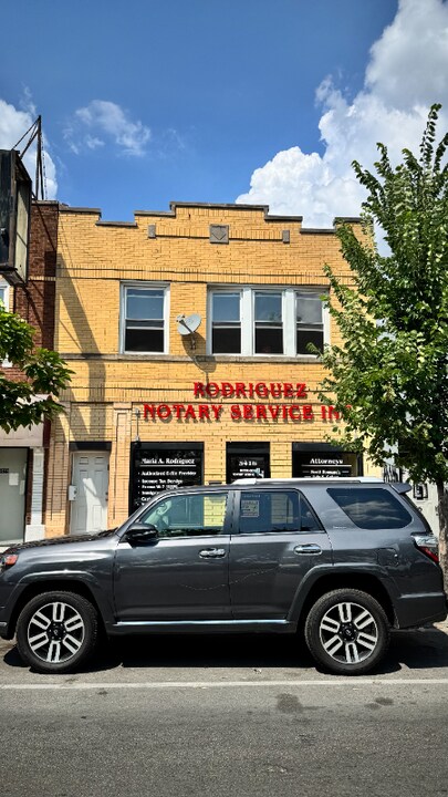 5416 W Fullerton Ave in Chicago, IL - Building Photo