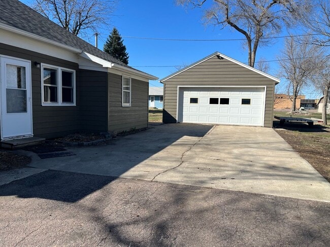 206 Main St in Harrisburg, SD - Building Photo - Building Photo