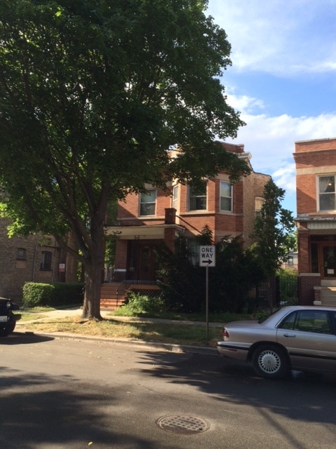 property at 2058 W Hutchinson St