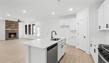 4856 W Aurora St in Fayetteville, AR - Building Photo - Building Photo