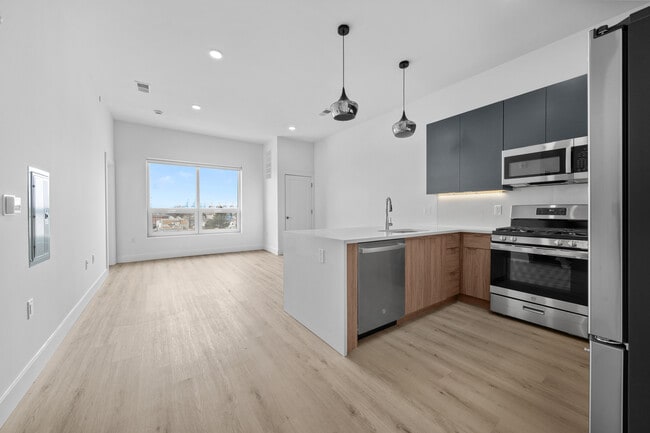 Baypark Bayonne in Bayonne, NJ - Foto de edificio - Building Photo