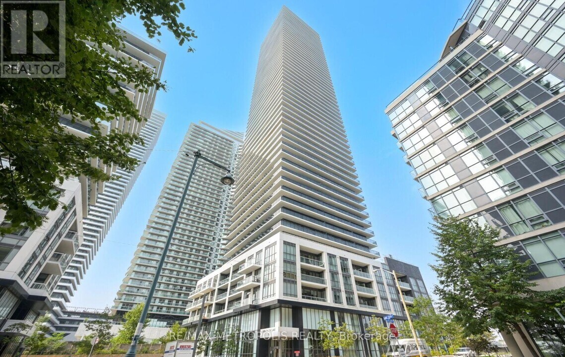 70 Annie Craig Dr in Toronto, ON - Building Photo
