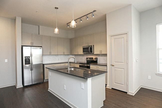 Eastshore on Lake Carolyn in Irving, TX - Building Photo - Interior Photo