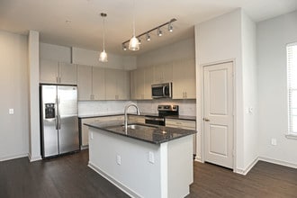 Eastshore on Lake Carolyn in Irving, TX - Foto de edificio - Interior Photo