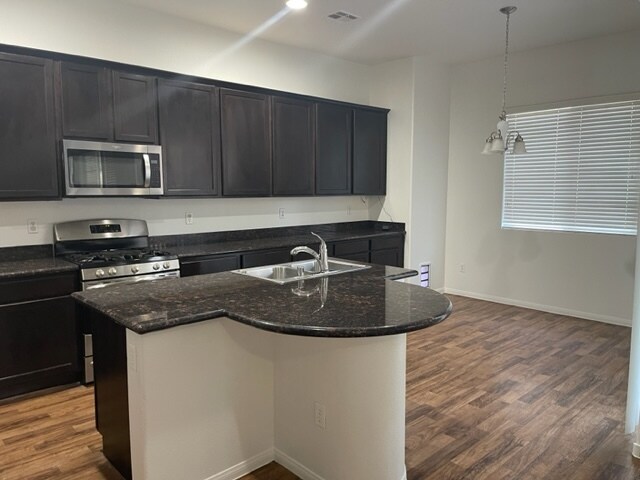 6541 Grand Concourse St in Las Vegas, NV - Foto de edificio - Building Photo
