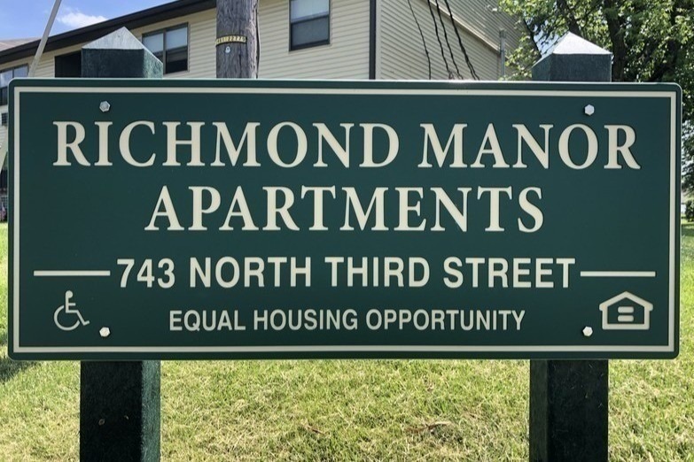 Richmond Manor Apts- WAIT LIST - Section 8 in Richmond, KY - Foto de edificio