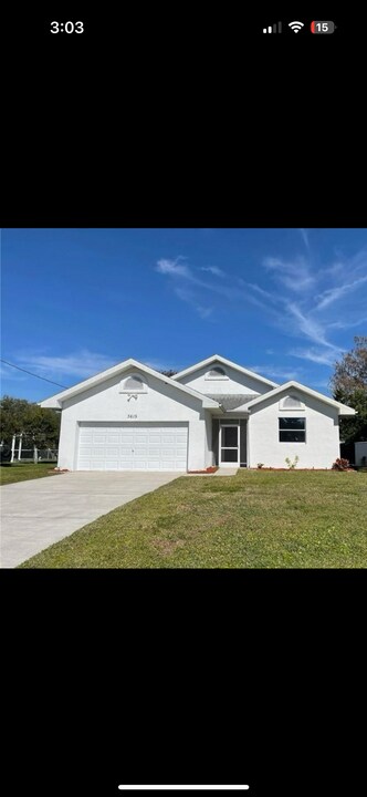 3615 Clematis Rd in Venice, FL - Building Photo